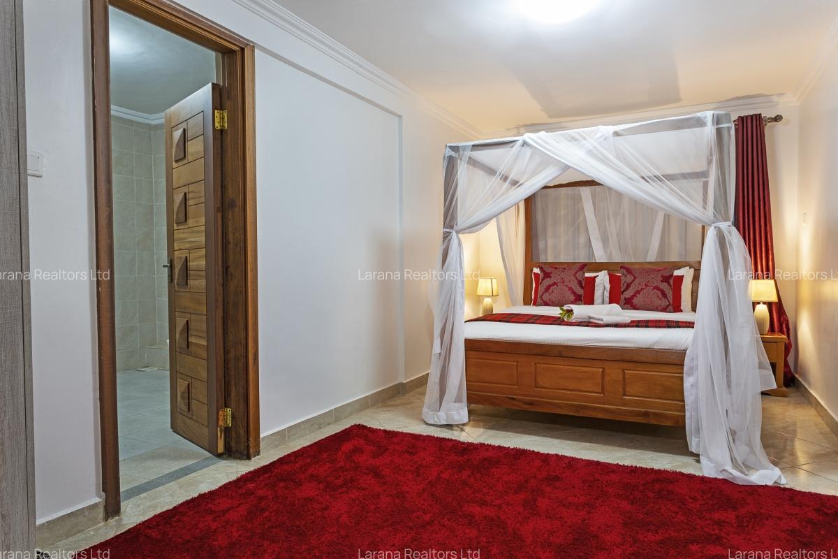 6 Bed House with En Suite at Hillcrest Dr - 4