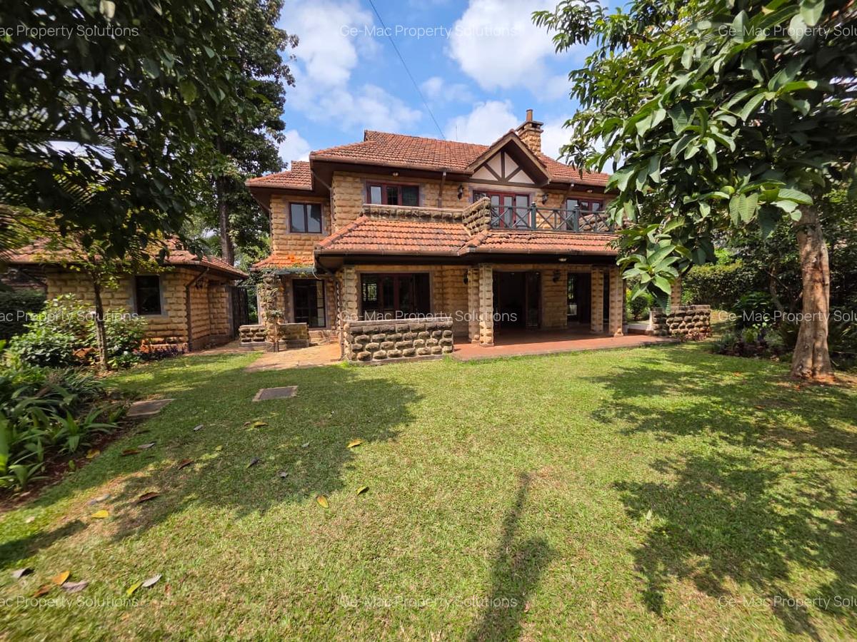 4 Bed House with En Suite in Ridgeways - 8