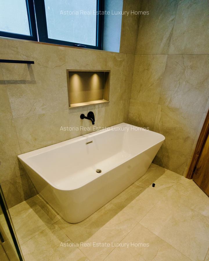 3 Bed Apartment with En Suite at 2026-301 - 17