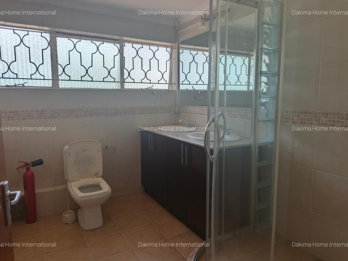 5 Bed House with En Suite in Gigiri - 12