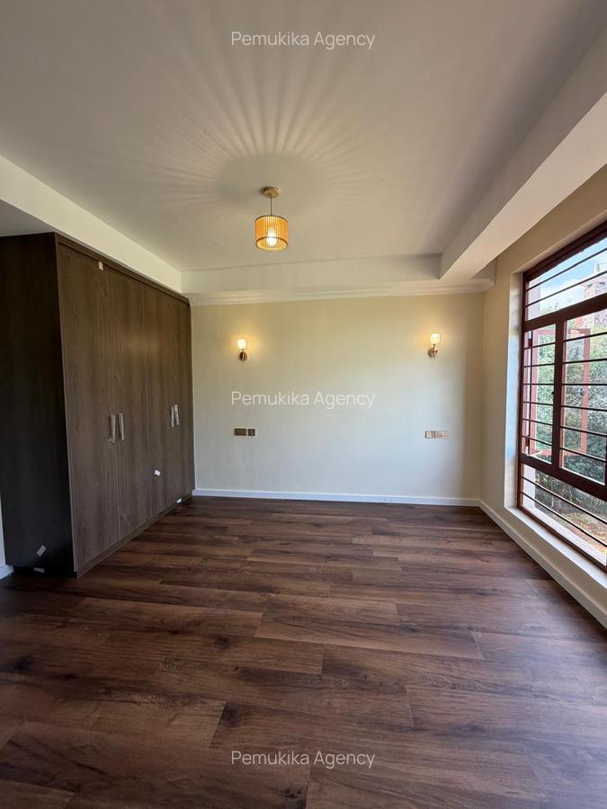 4 Bed House with Swimming Pool at B - 10