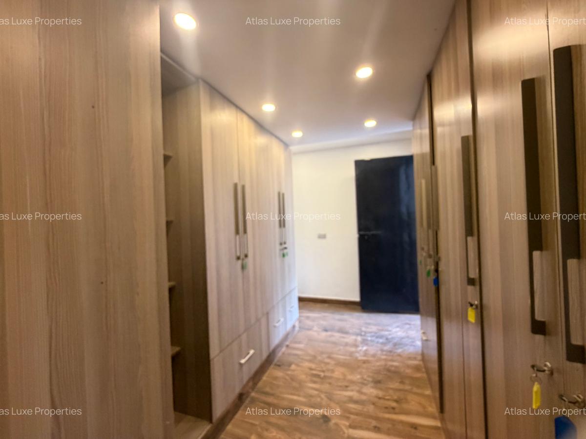 6 Bed House with En Suite at Old Runda - 12