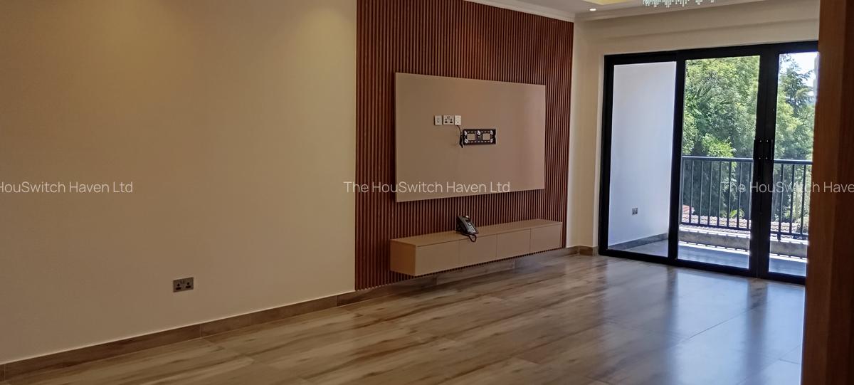 2 Bed Apartment with En Suite at Off Brookside Drive - 1