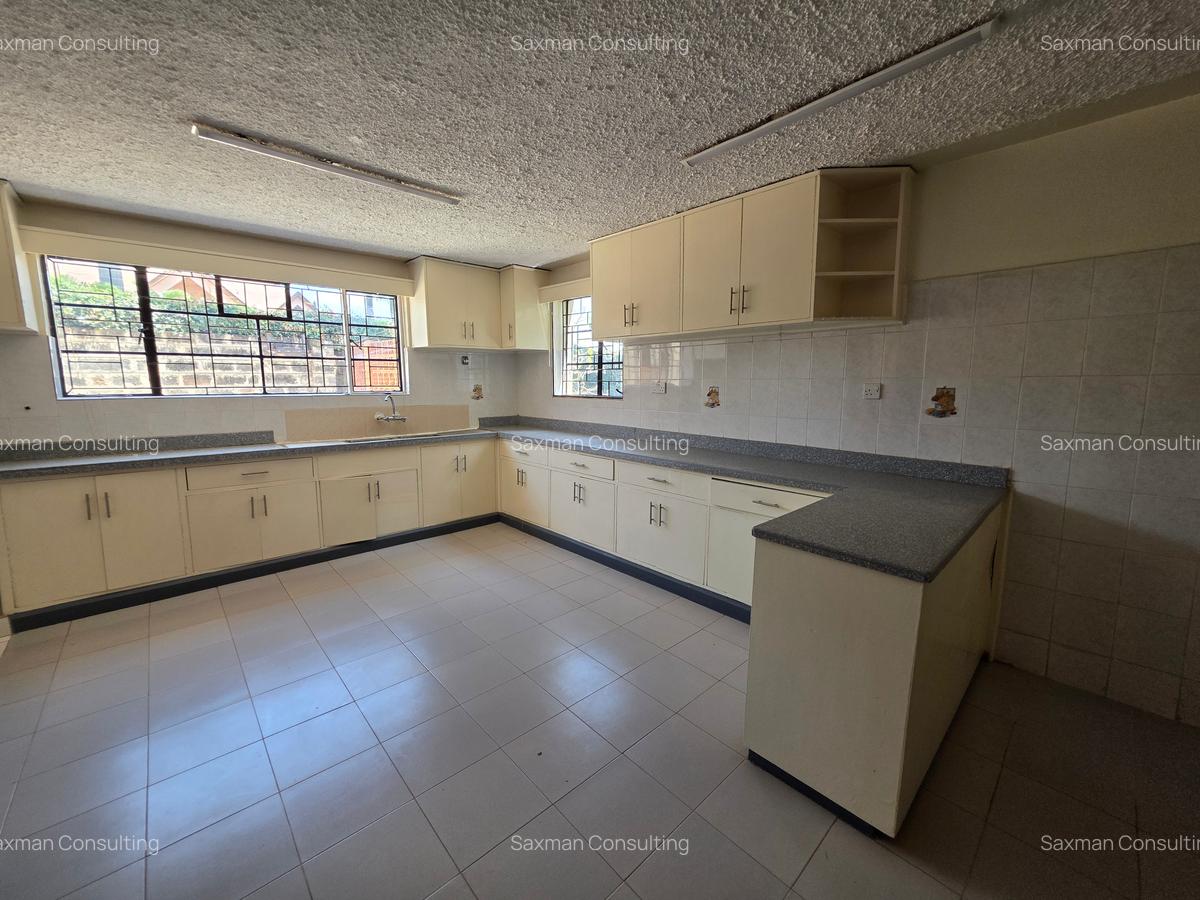 6 Bed House with Staff Quarters in Runda - 19