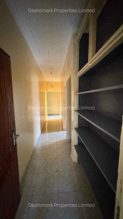 4 Bed House with En Suite at Karen End - 11