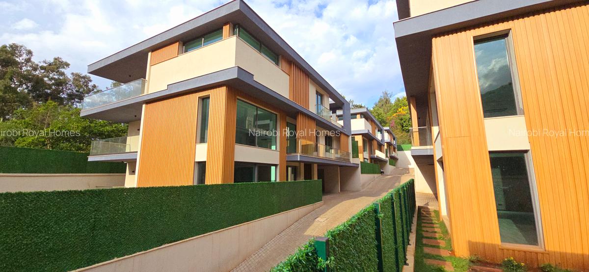 5 Bed House with En Suite at Lavington Convent Drive - 3