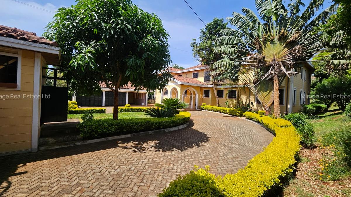 5 Bed House with En Suite in Runda - 12
