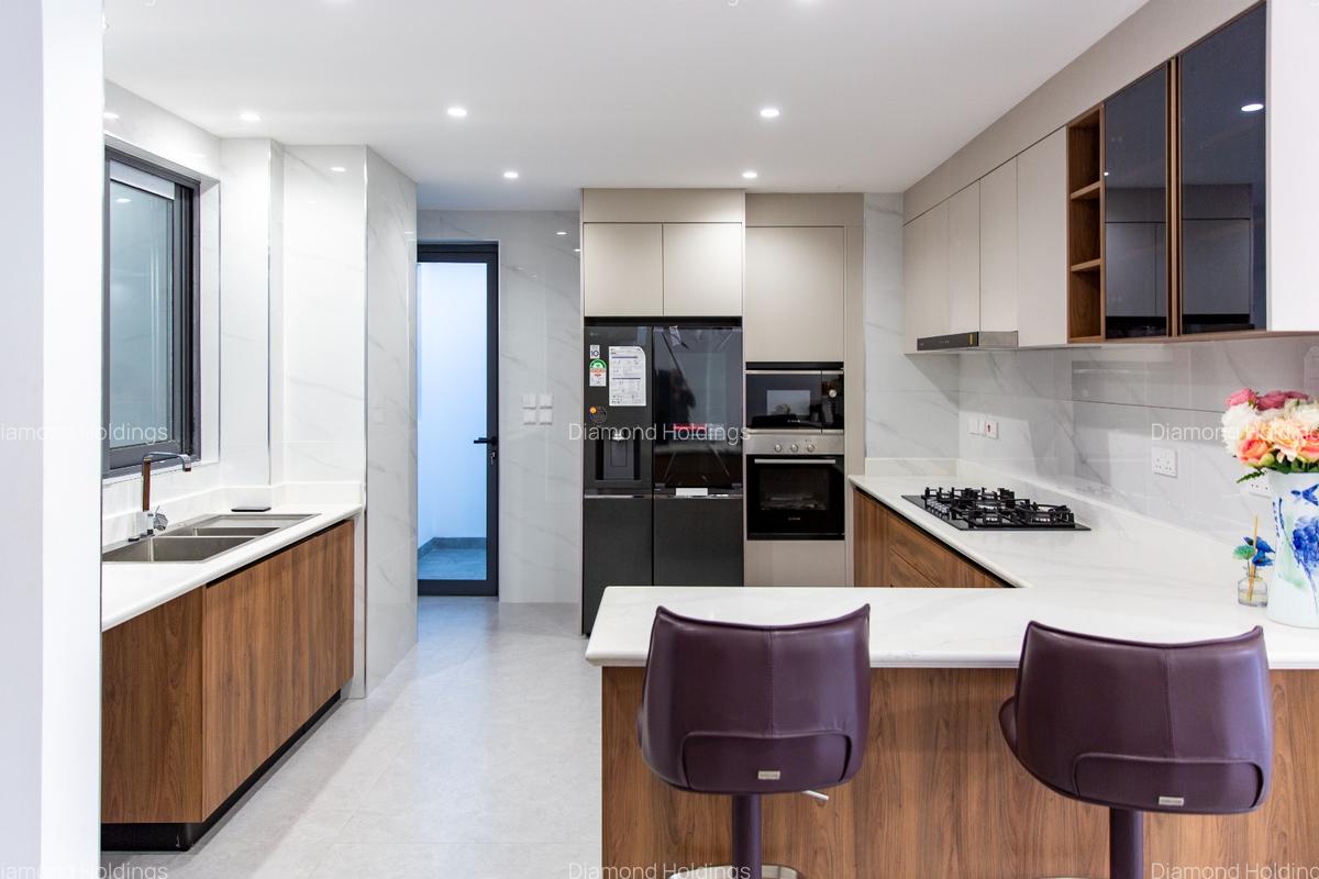 3 Bed Apartment with En Suite in General Mathenge - 5