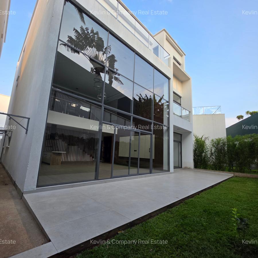 5 Bed Townhouse with En Suite in Lavington - 1
