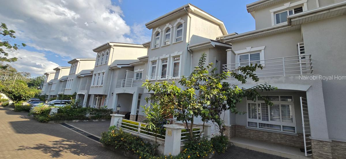 5 Bed Townhouse with En Suite at Lavington Green - 6