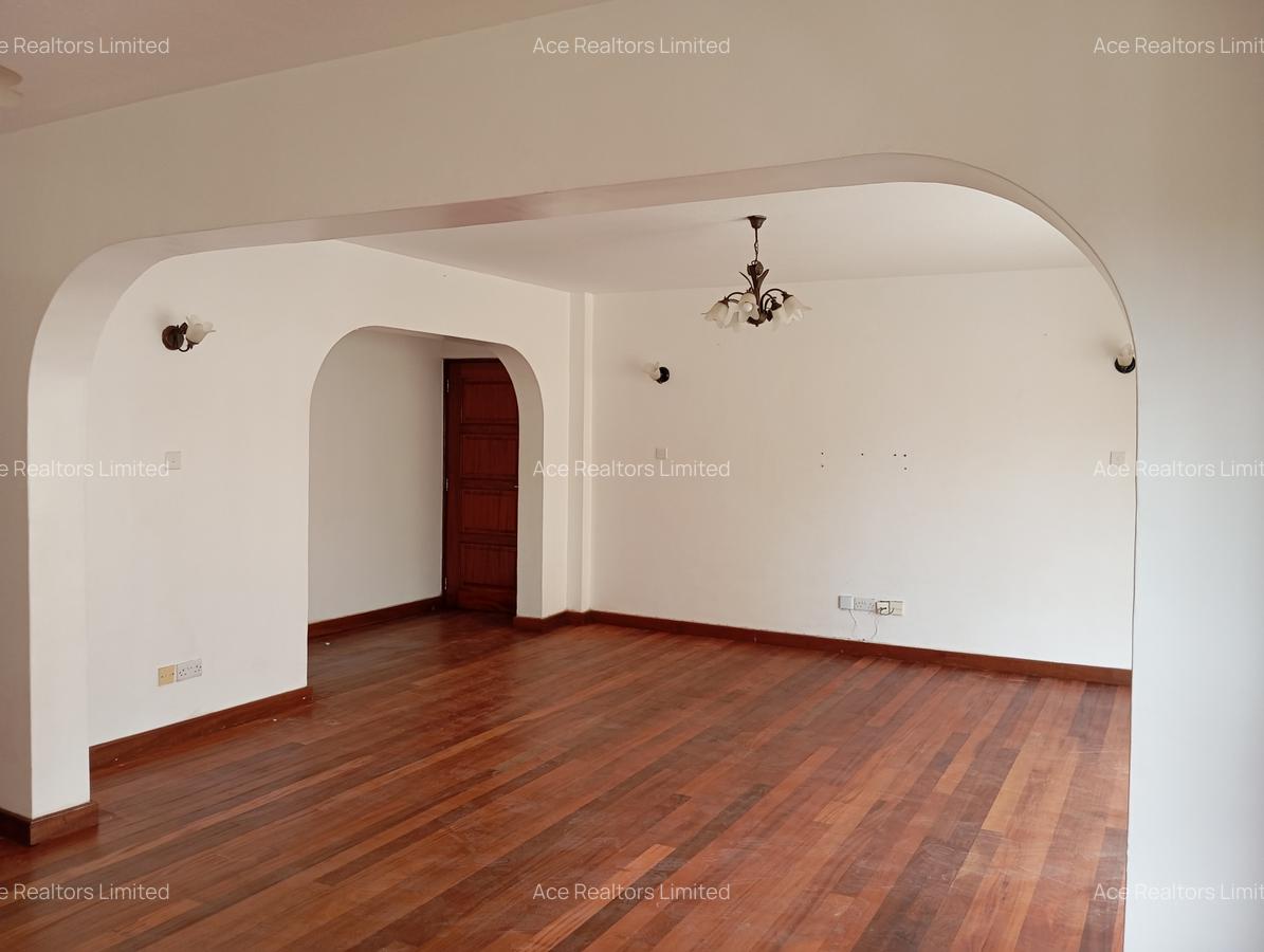 3 Bed Apartment with En Suite at Hatheru Road - 17