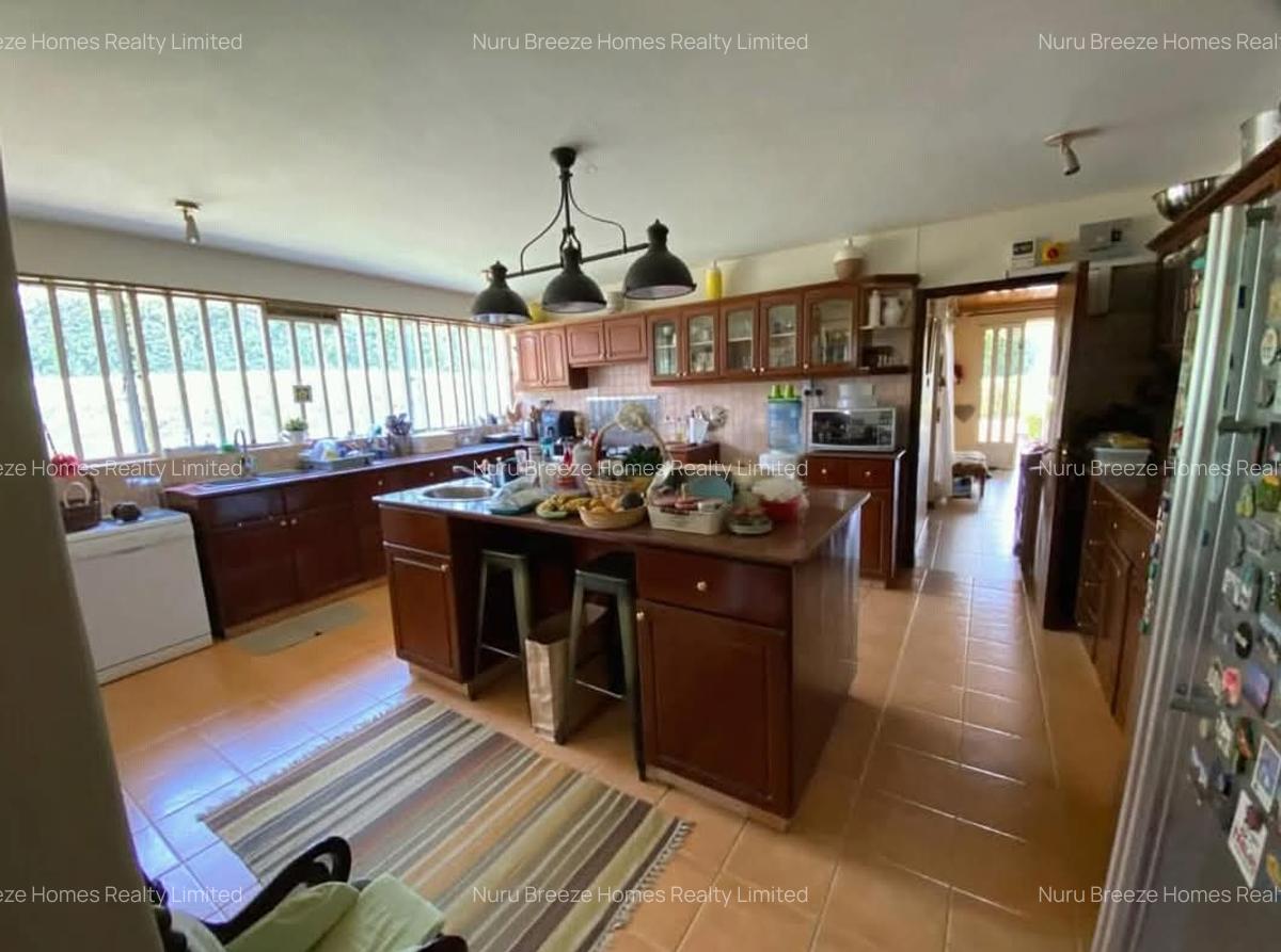 5 Bed House with En Suite in Runda - 3