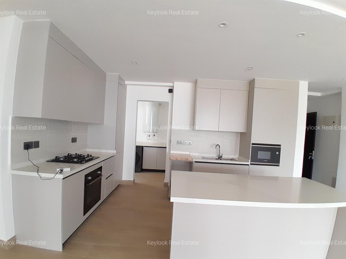3 Bed Apartment with En Suite at Riverside - 8