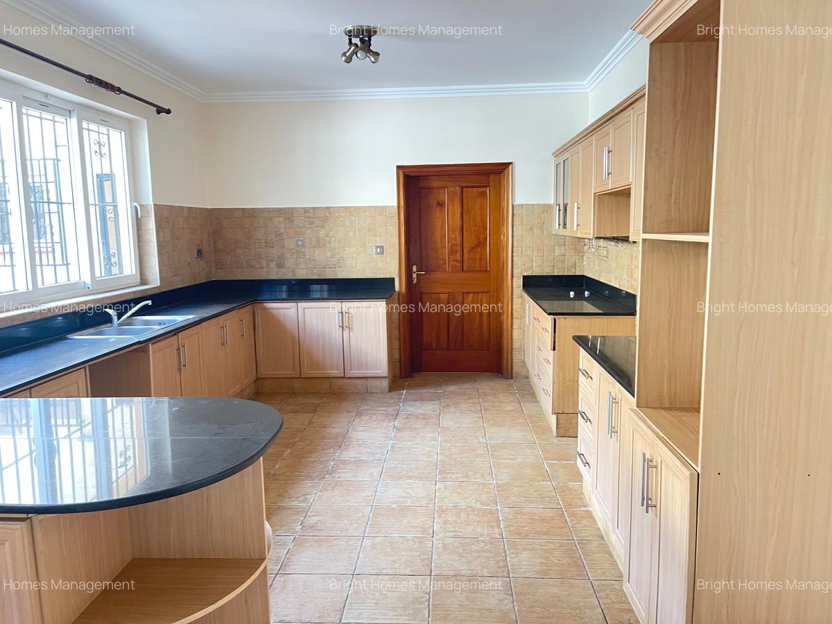 4 Bed Townhouse with En Suite in Westlands Area - 8