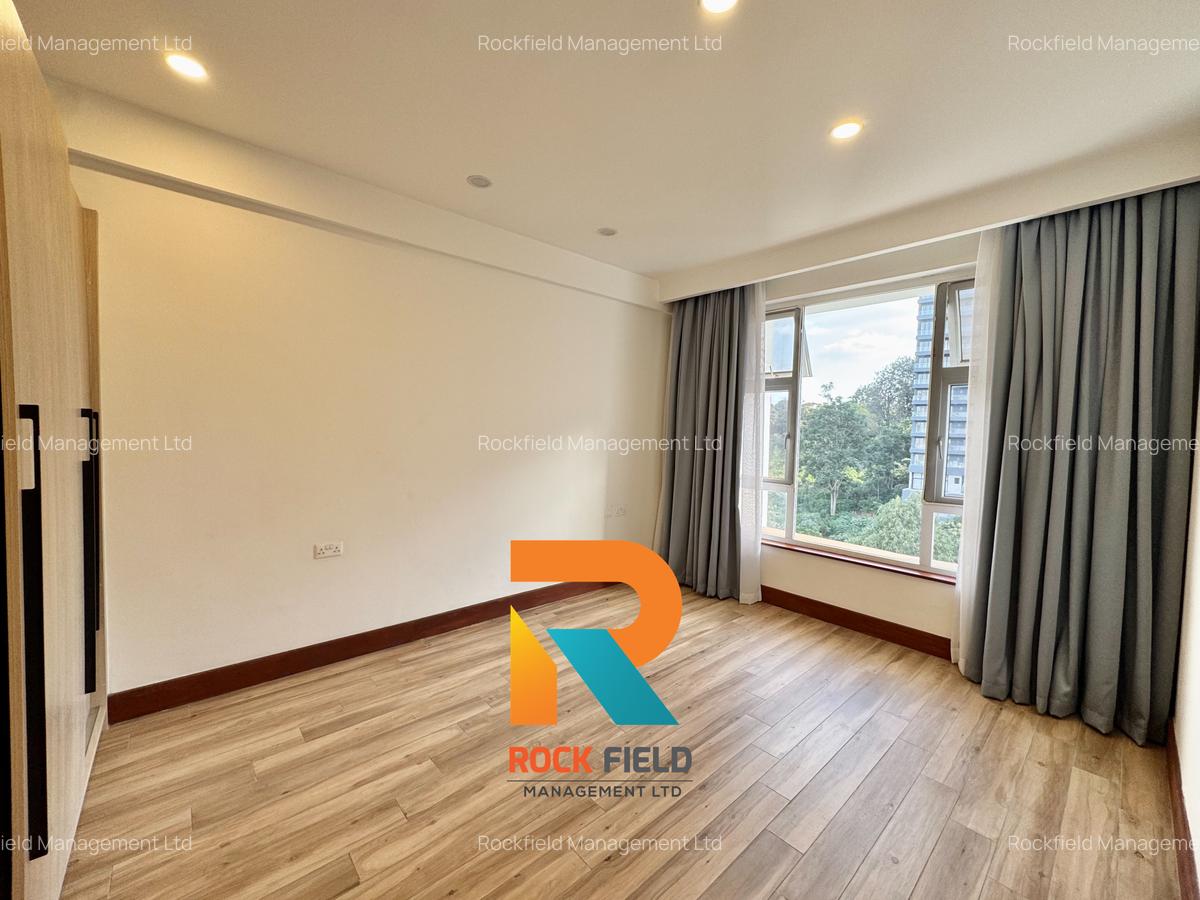 4 Bed Apartment with En Suite in Parklands - 11