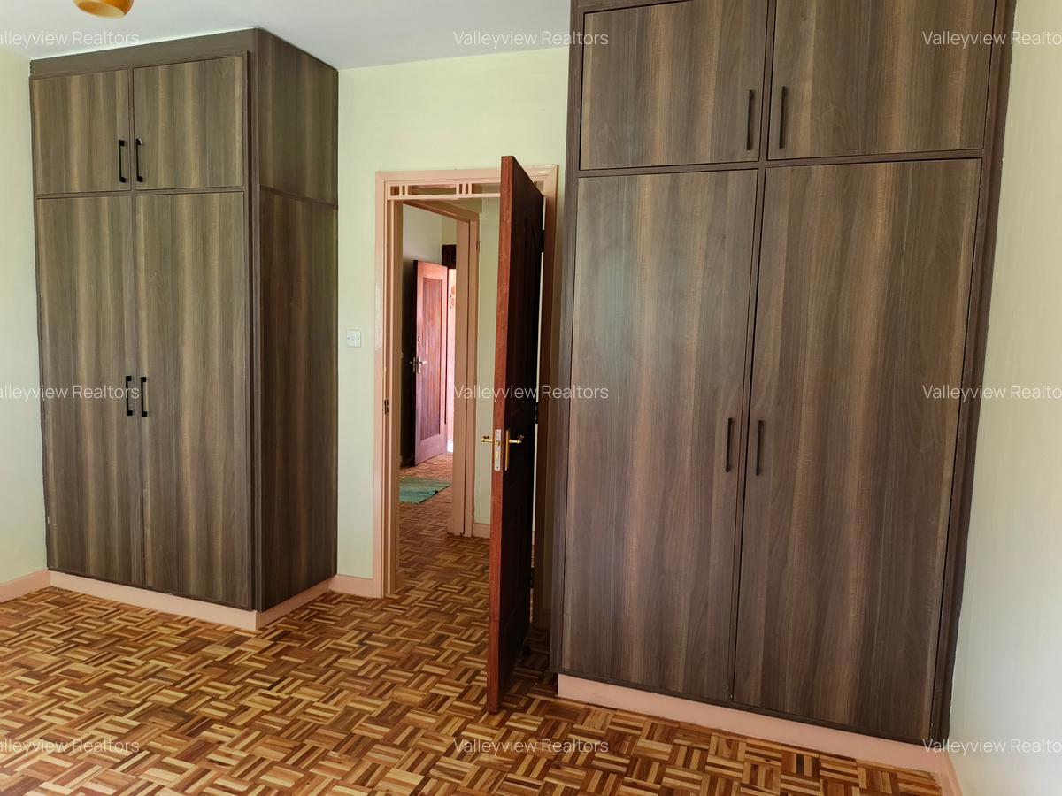 3 Bed Townhouse with En Suite at Lavington - 14