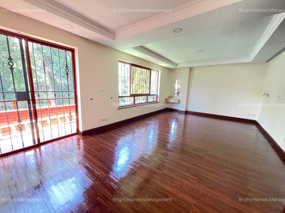 5 Bed Townhouse with Swimming Pool in Spring Valley - 10