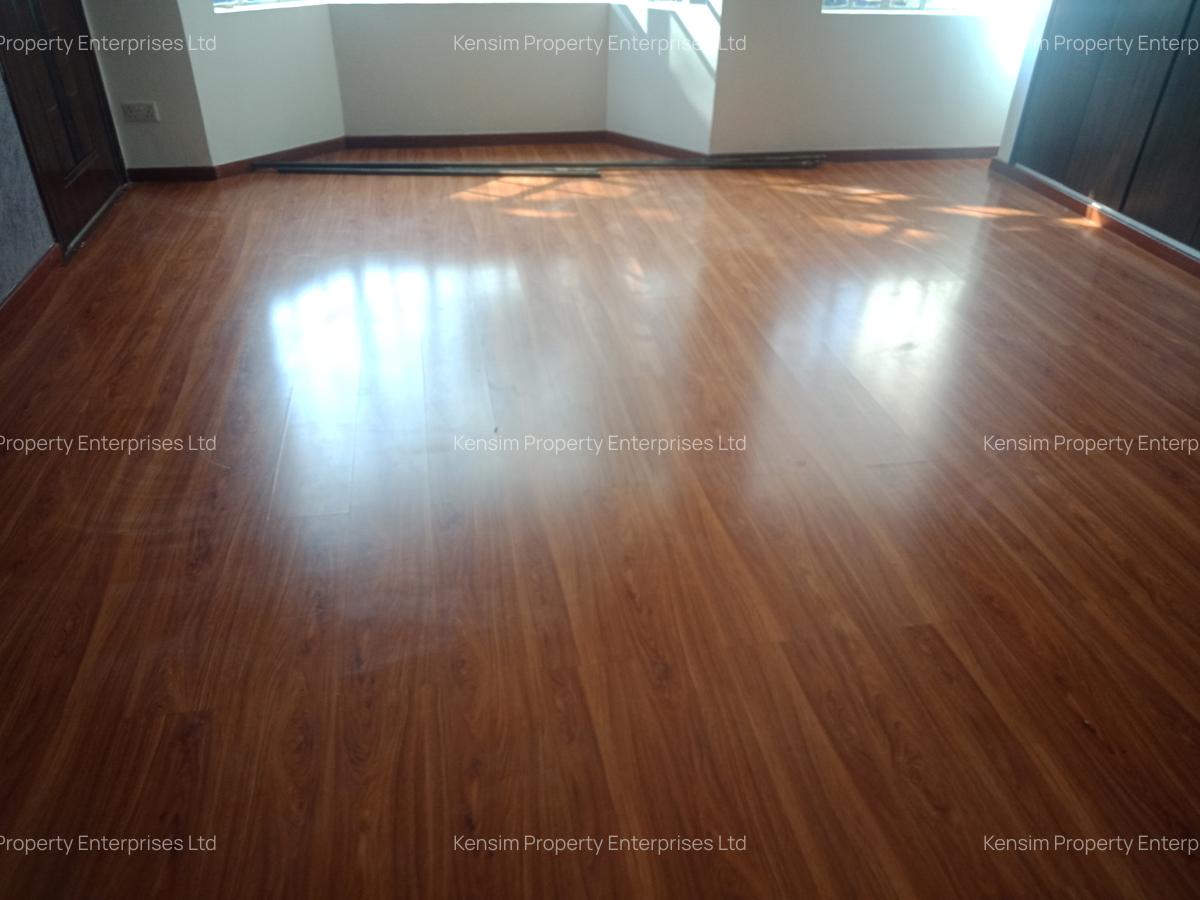 6 Bed House with En Suite in Nyari - 13