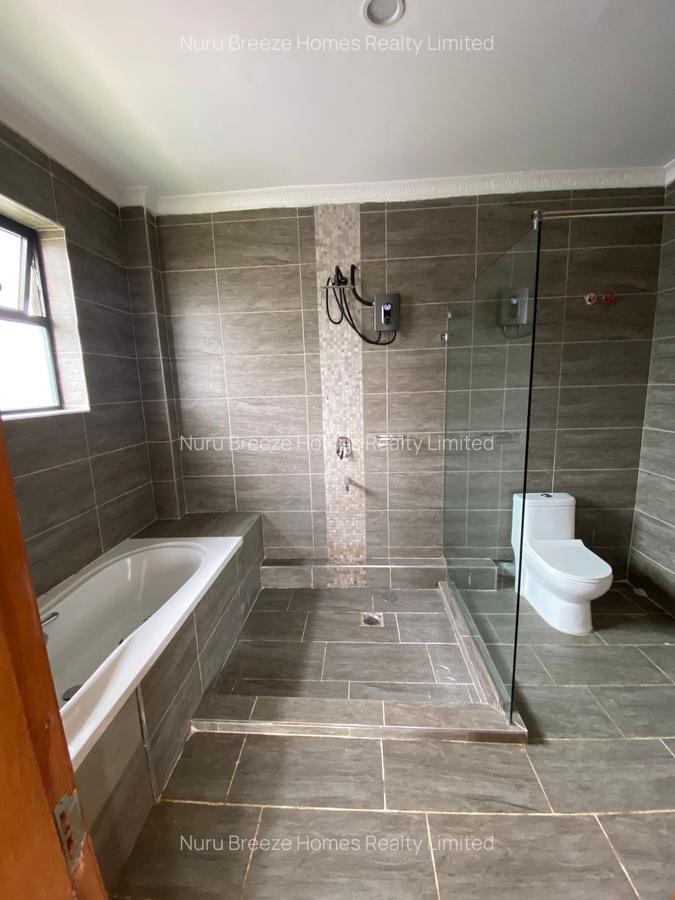 4 Bed Townhouse with En Suite in Ridgeways - 15