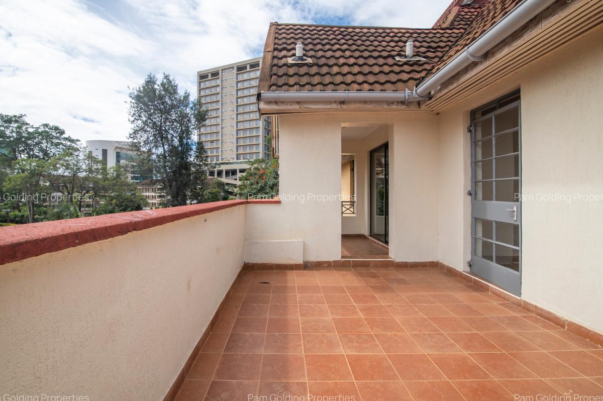 3 Bed Apartment with En Suite at Westlands Avenue - 19