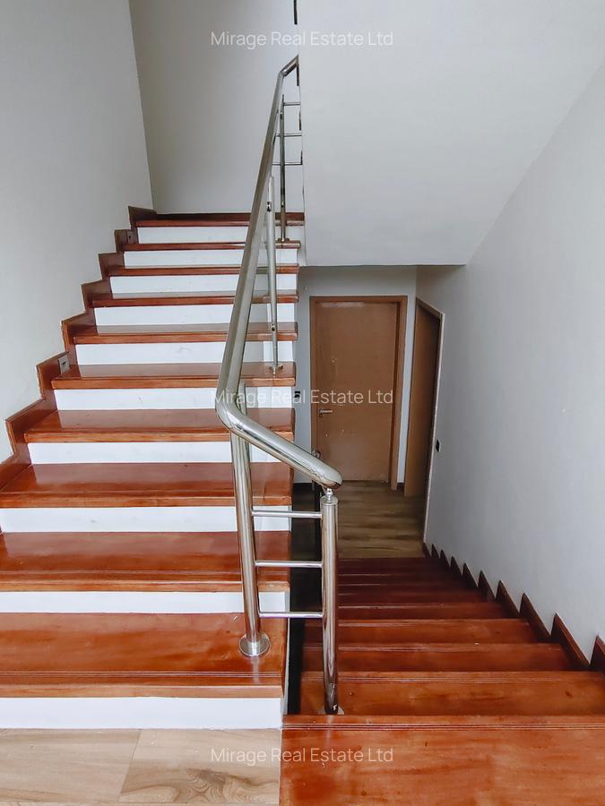 6 Bed Villa with En Suite in Lavington - 11
