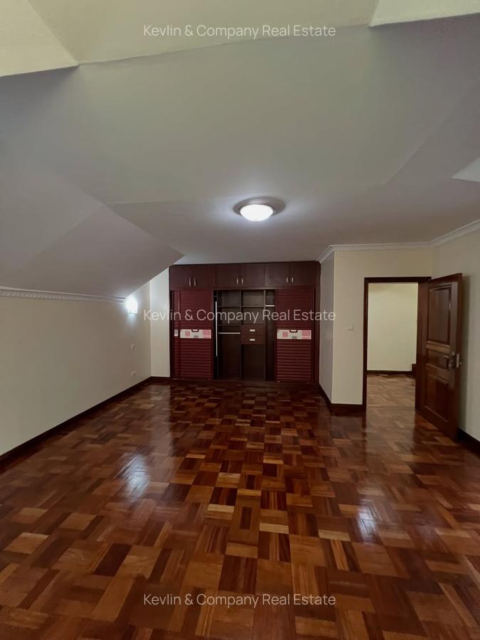 5 Bed Villa with En Suite in Lavington - 12
