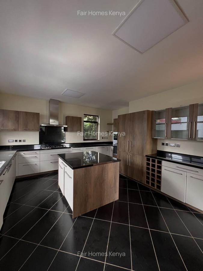 5 Bed Townhouse with En Suite at Elmolo Drive - 13
