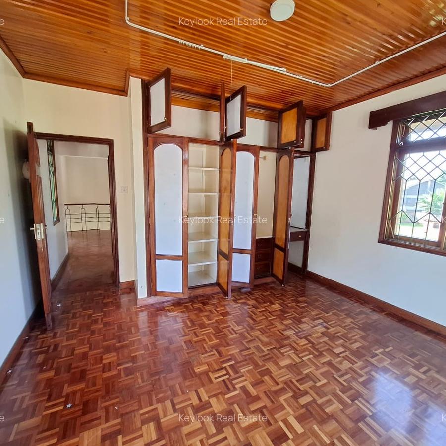 4 Bed Townhouse with En Suite at Lavington - 5