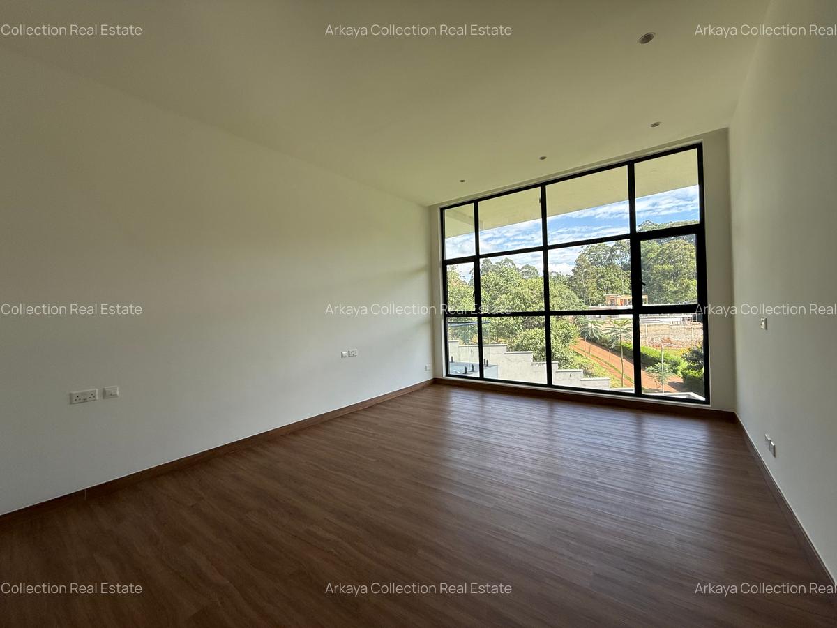 5 Bed House with En Suite in Nyari - 13