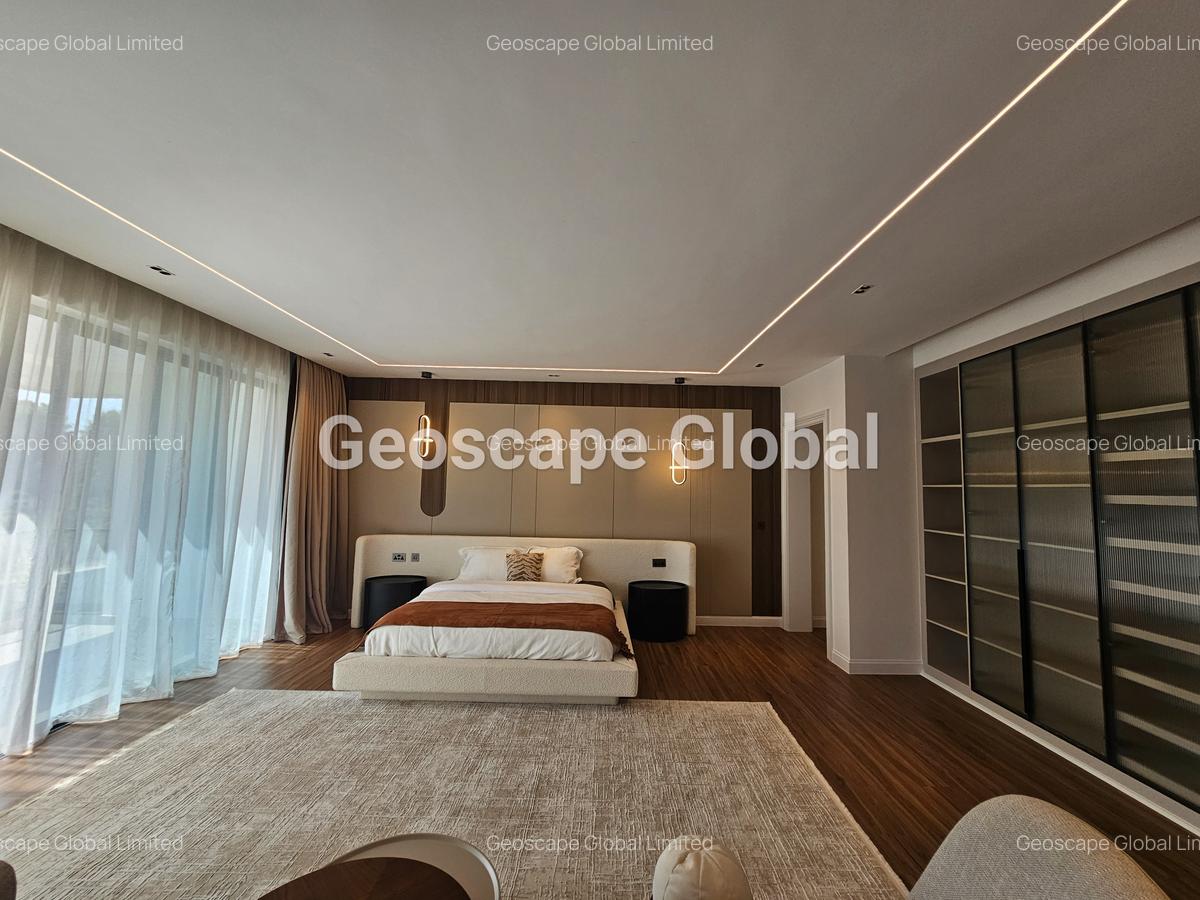 5 Bed House with En Suite in Runda - 10