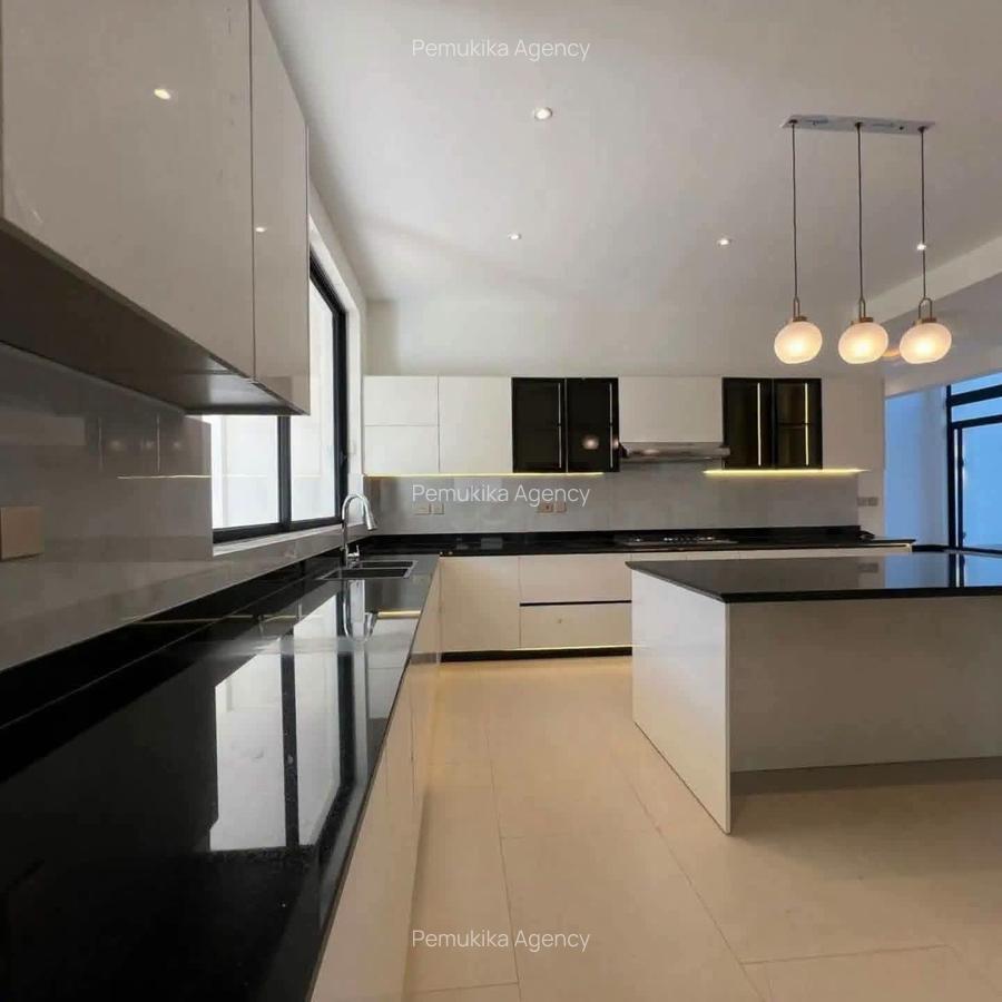 5 Bed Townhouse with En Suite in Kitisuru - 12