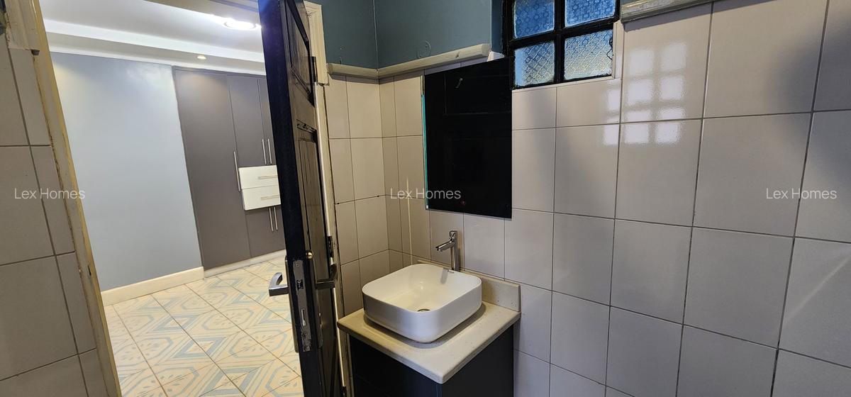 3 Bed House with En Suite at Rimpa - 17
