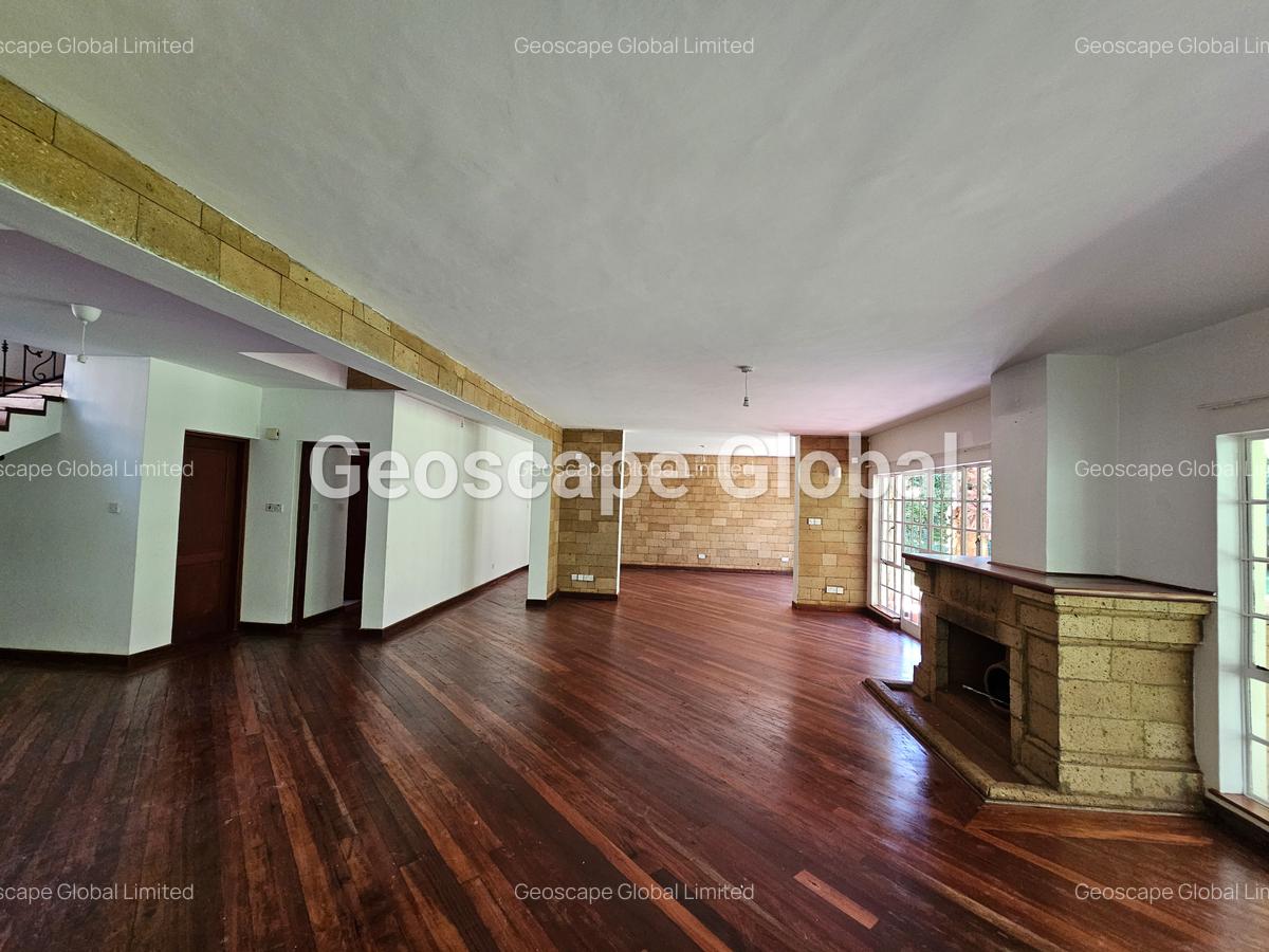 5 Bed House with En Suite in Rosslyn - 7