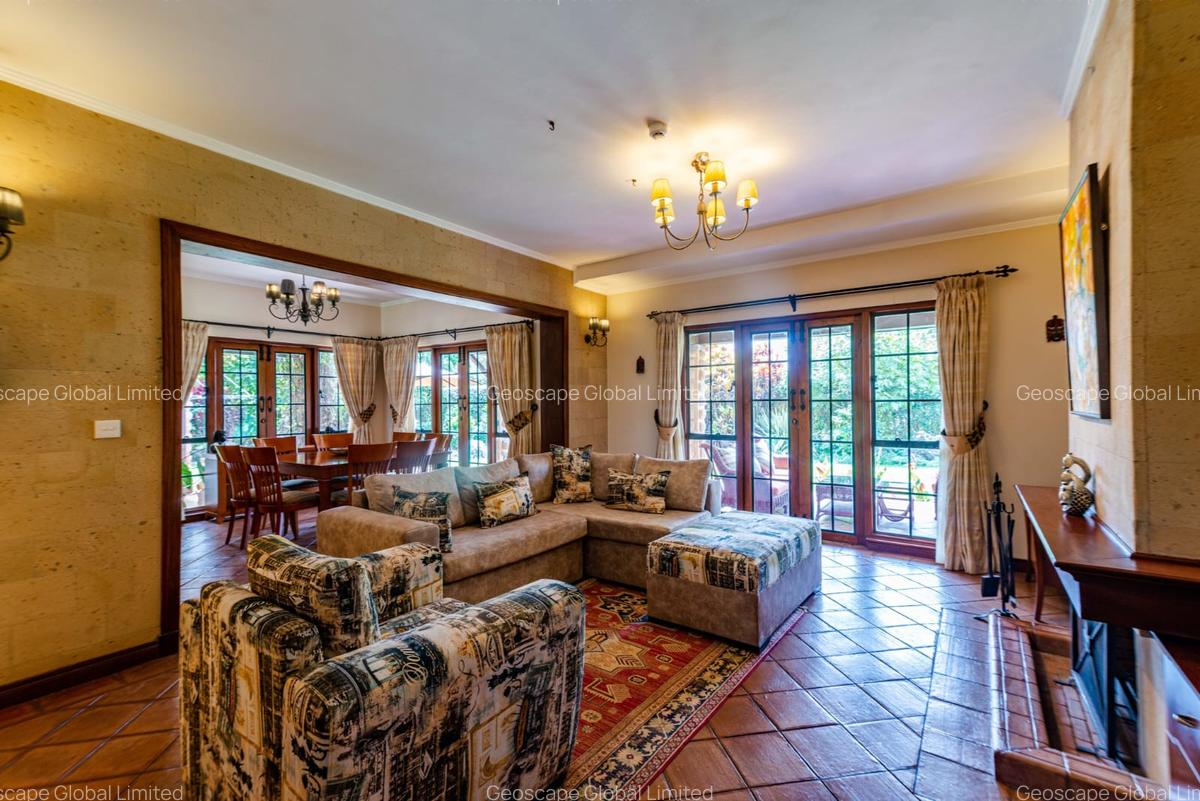 4 Bed House with En Suite in Ridgeways - 5
