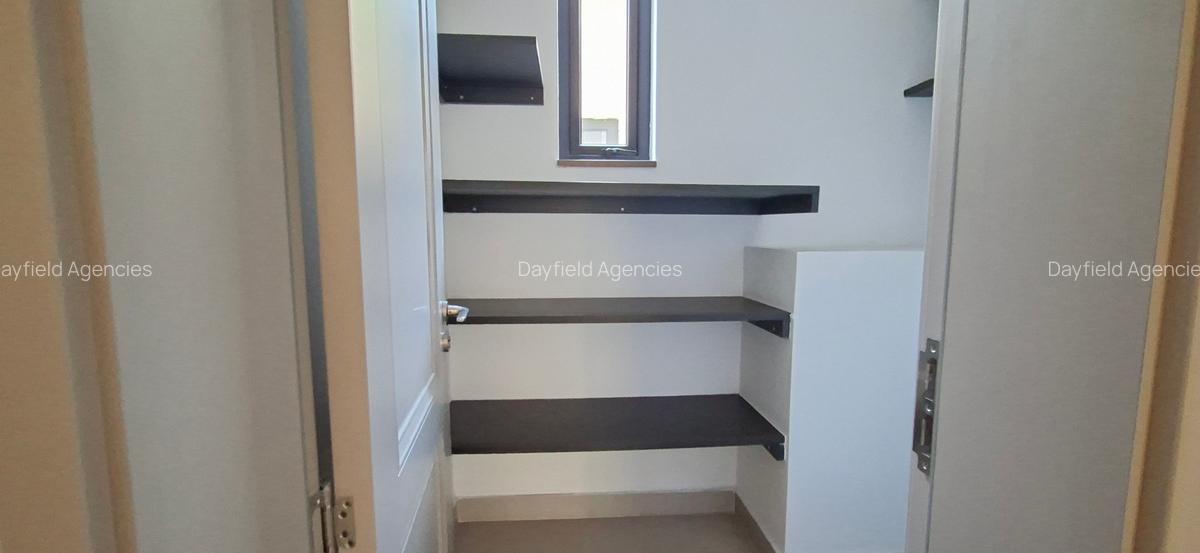 5 Bed House with En Suite in Lavington - 6