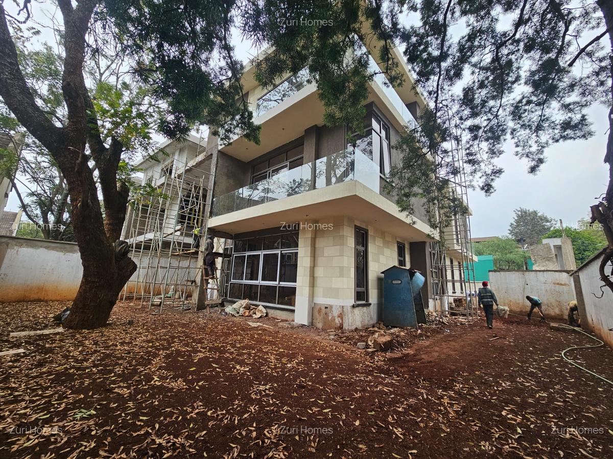 5 Bed Townhouse with En Suite in Lavington - 2