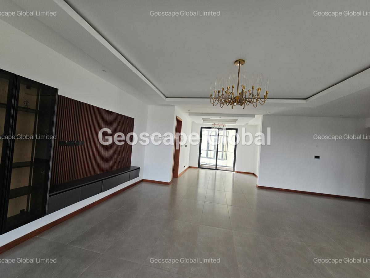 4 Bed Apartment with En Suite in Riverside - 12