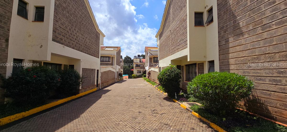4 Bed Townhouse with En Suite at Grovelia Grove - 4