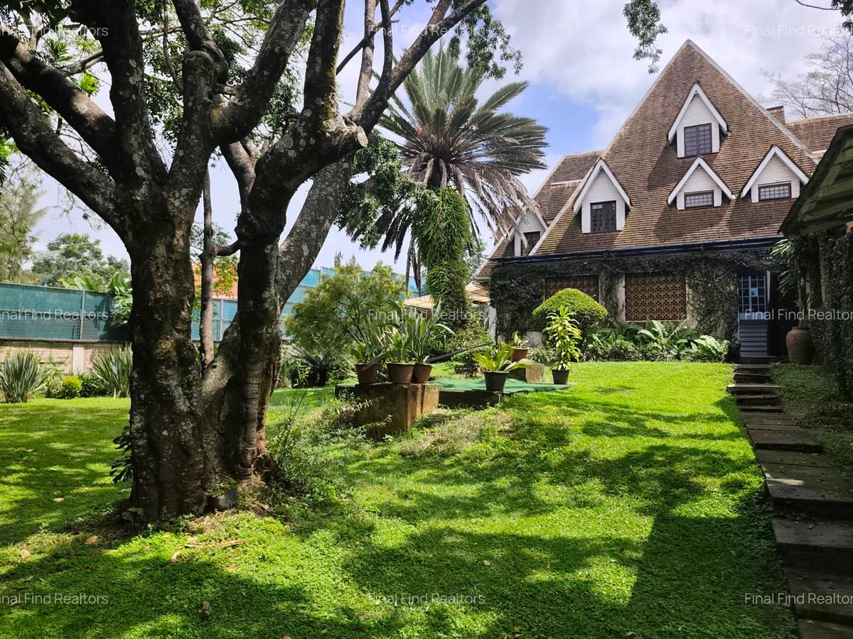 7 Bed House with En Suite in Runda - 1