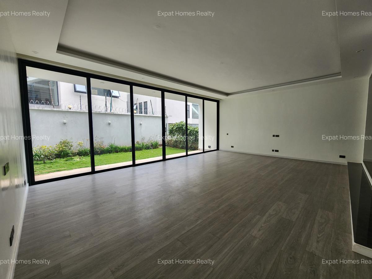 4 Bed Villa with En Suite in Lavington - 8