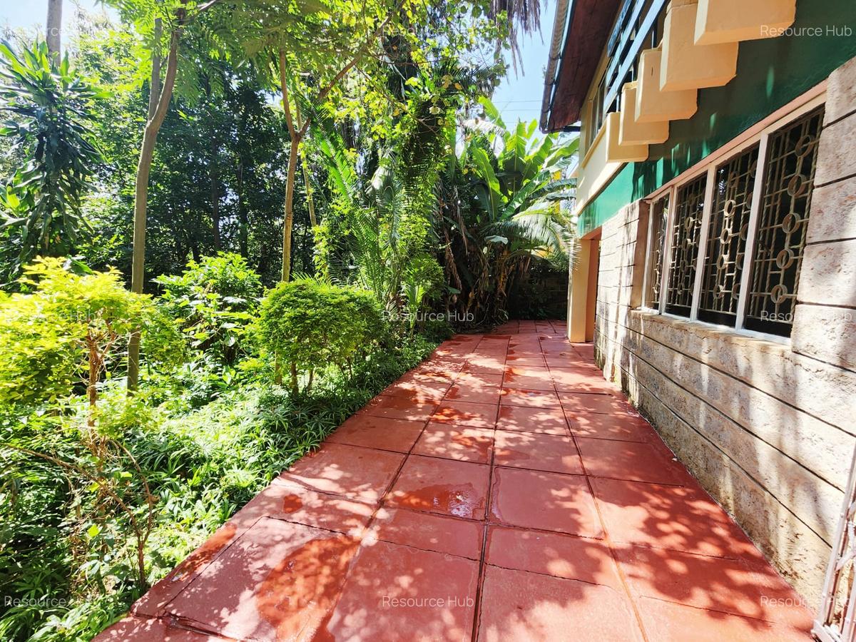 4 Bed House with En Suite at Lavington - 4