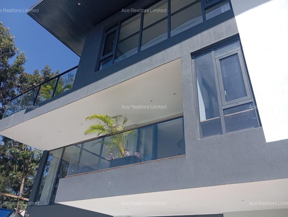 5 Bed Townhouse with En Suite at Lavington - 17