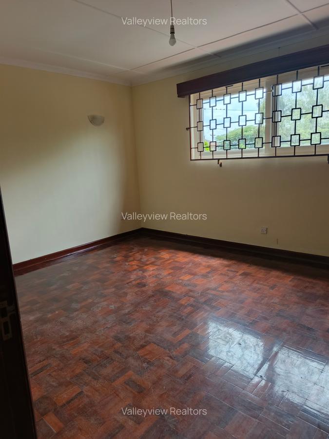 4 Bed Townhouse with En Suite at Lavington - 14