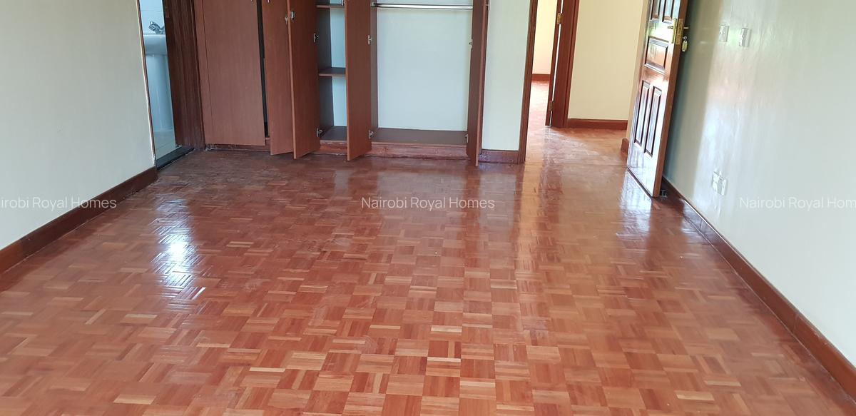 4 Bed House with En Suite at Rosslyn Redhil - 17