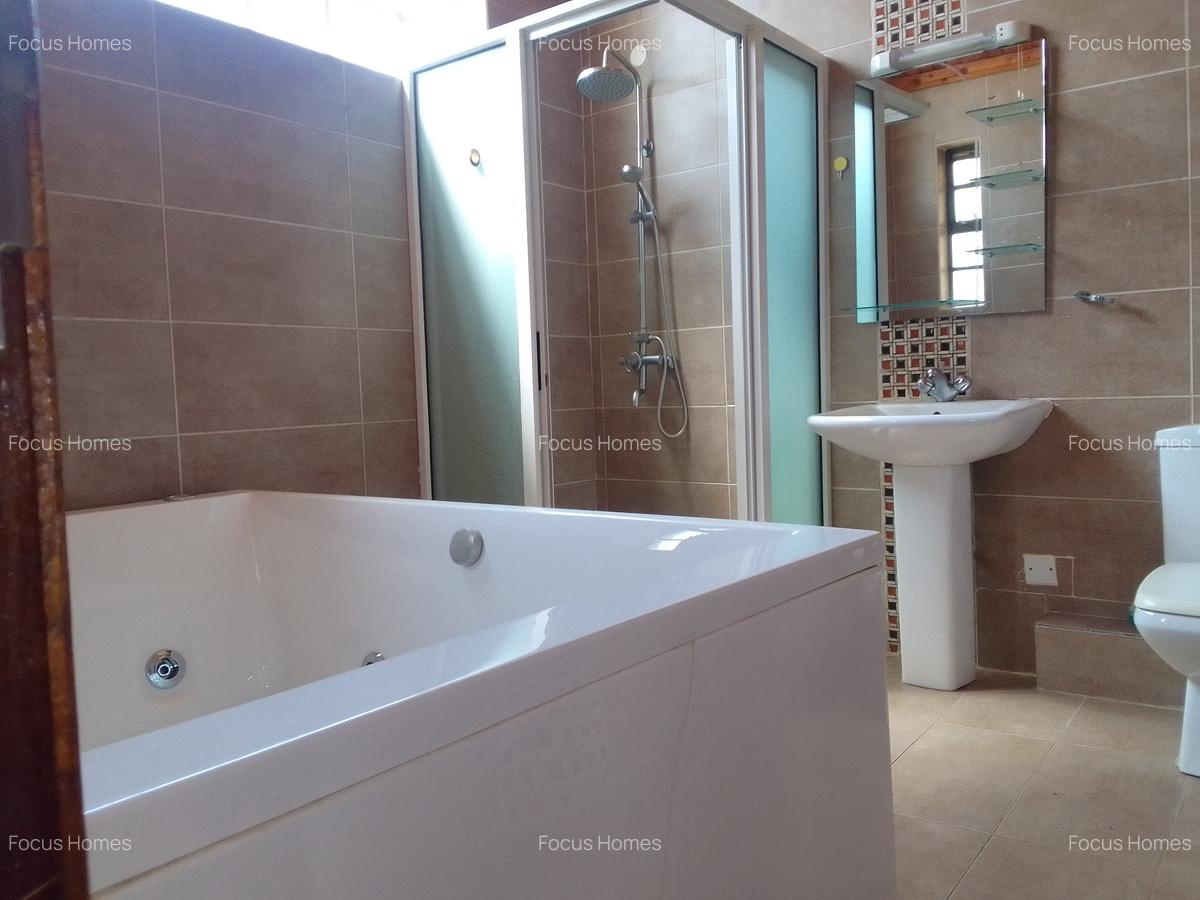 5 Bed Townhouse with En Suite in Lavington - 8
