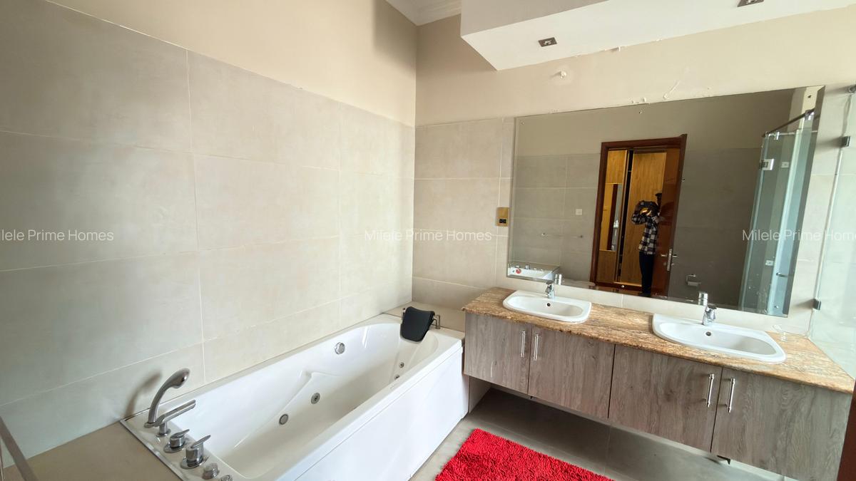 5 Bed Townhouse with En Suite at Karen - 8