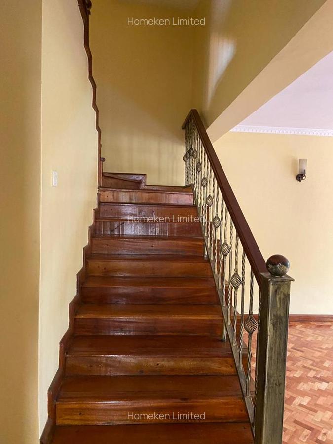 4 Bed Townhouse with En Suite at Lavington - 5