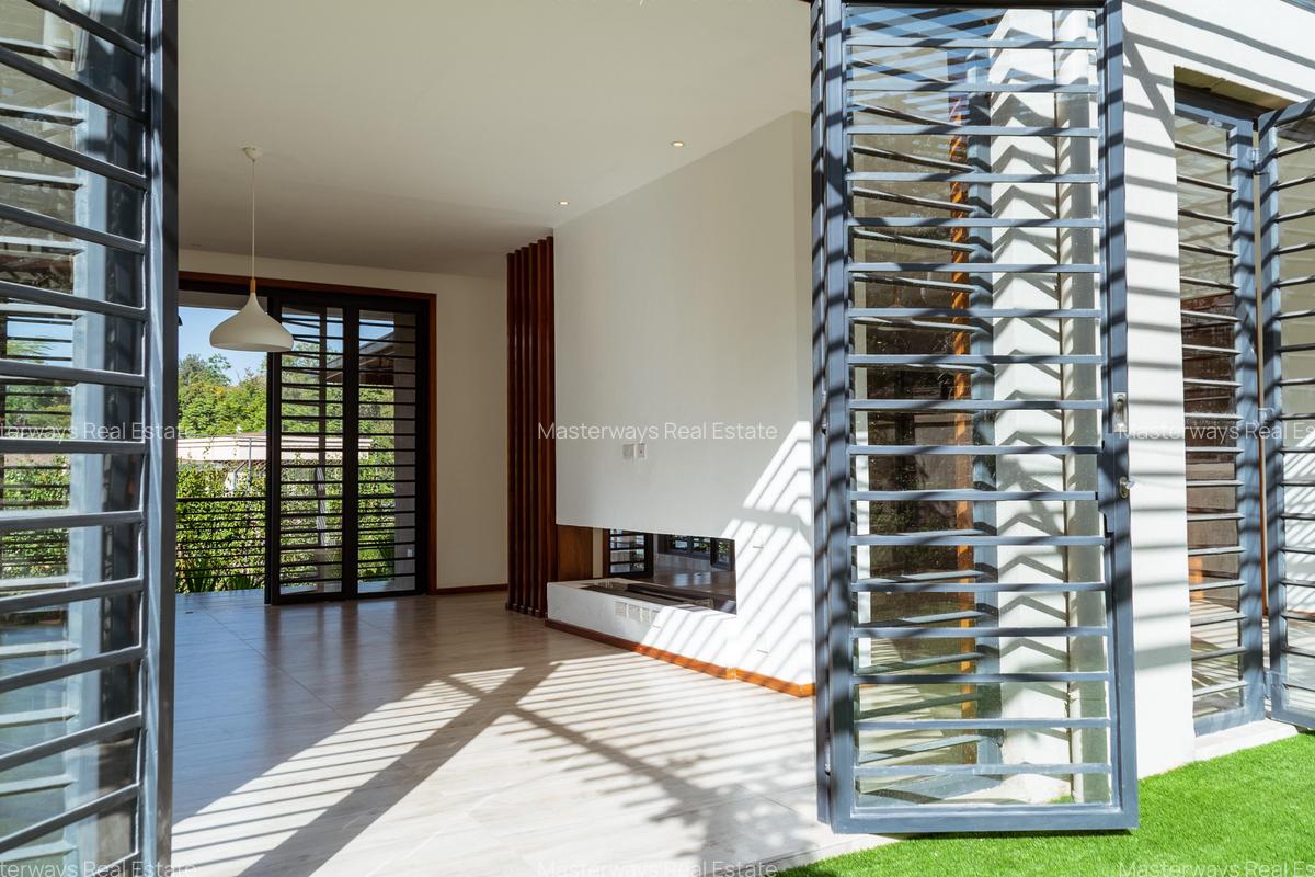 4 Bed Villa with En Suite in Rosslyn - 7