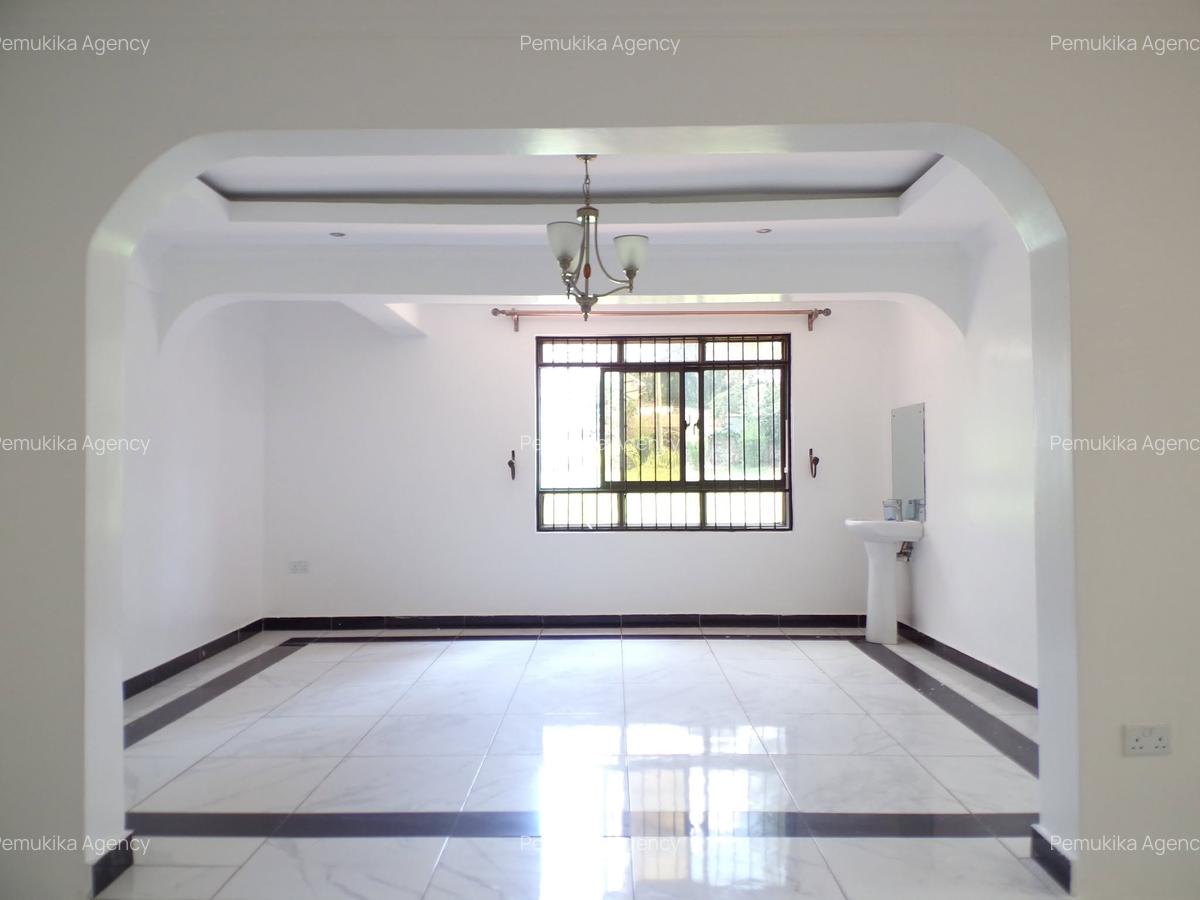 7 Bed House with En Suite at Hillcrest Road - 4