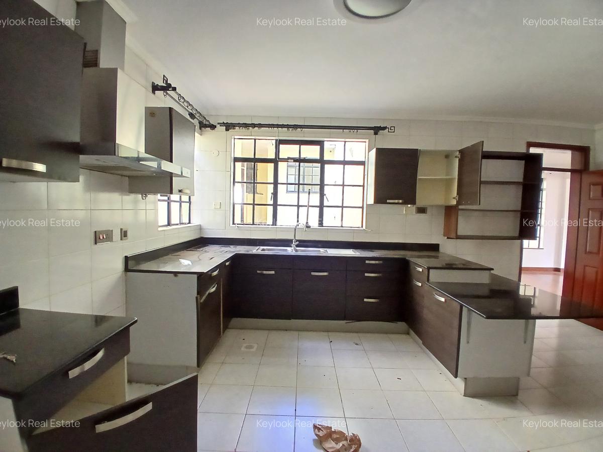 5 Bed Townhouse with En Suite in Lavington - 8